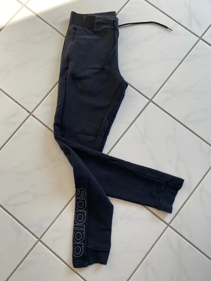 Jogging Adidas vintage femme noir – taille 36/38, logo blanc, poches zippées – très bon état - photo numéro 2