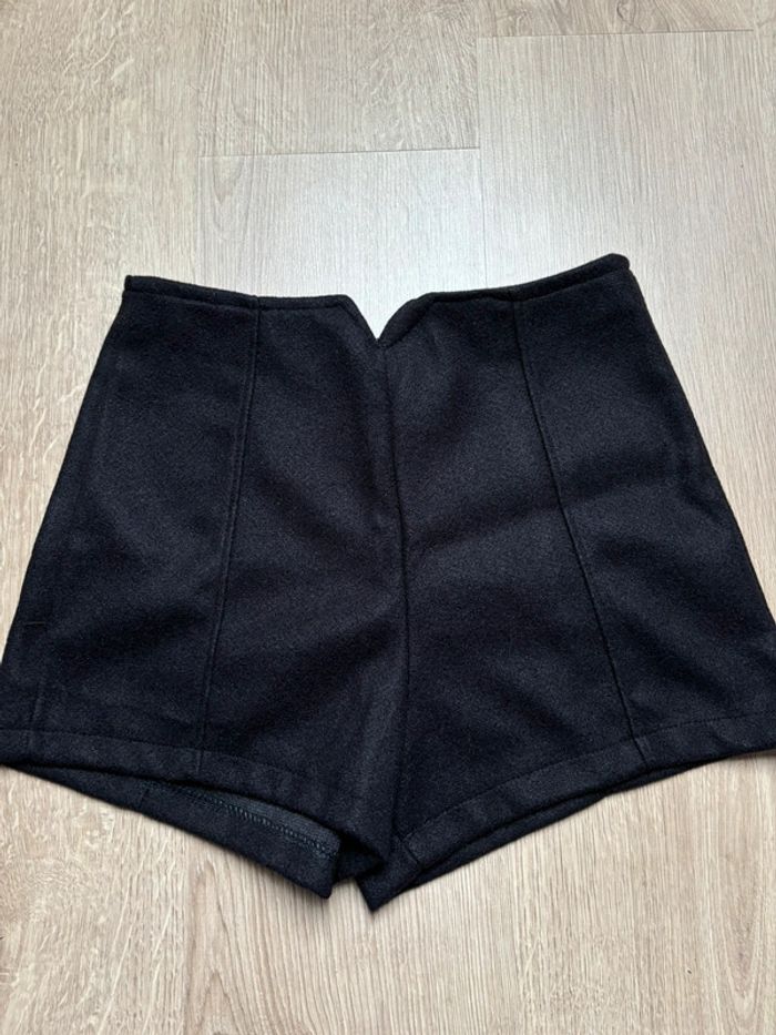 Short en laine noir taille haute