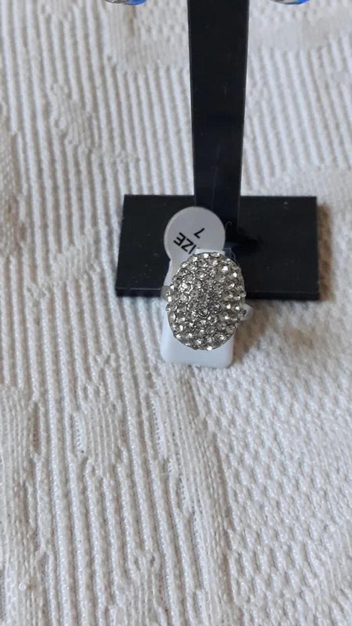 Lot bague et boucle d'oreille toute neuve - photo numéro 2