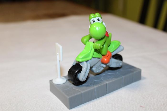 Nintendo mario kart figurine Yoshi