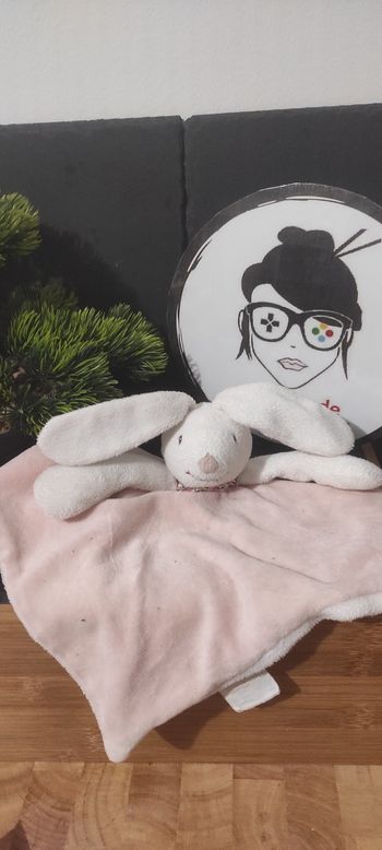 Doudou plat Lapin rose blanc fleurs Myrtille et Capucine moulin roty Anneau