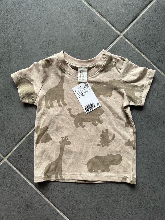 Tee-shirt beige et Animaux de la Savane Taille 68cm