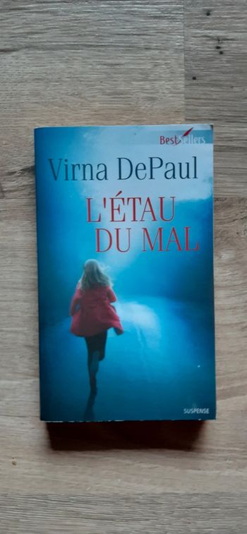 Livre L'étau du mal
