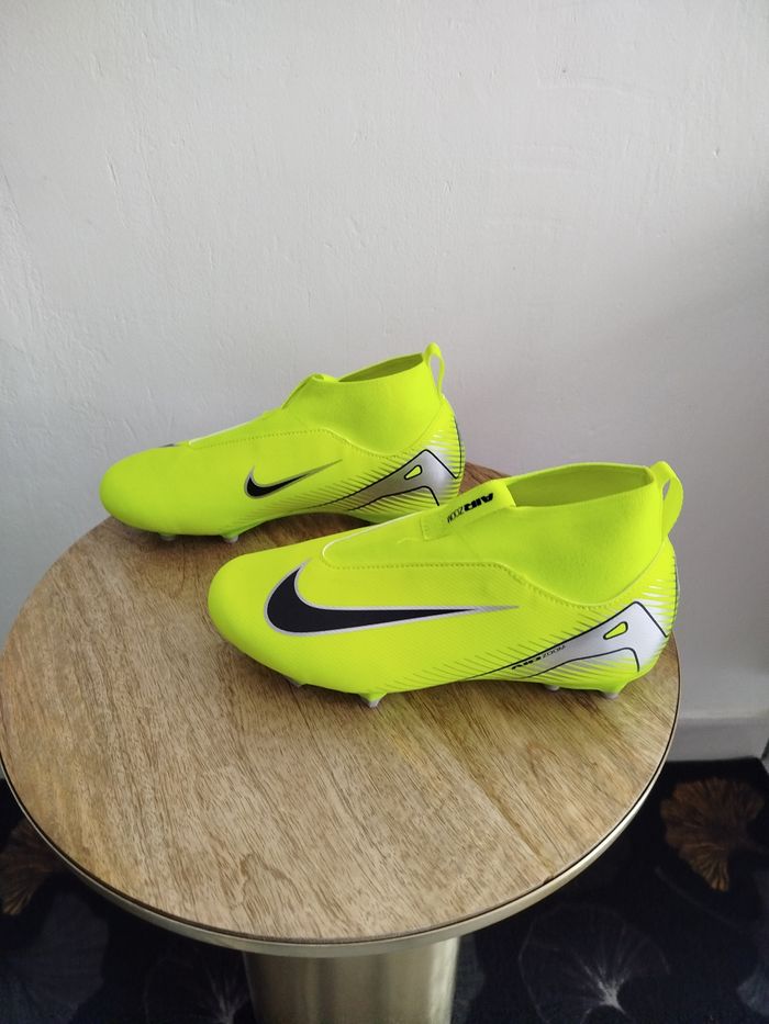 Crampons Nike T 38,5 - photo numéro 3