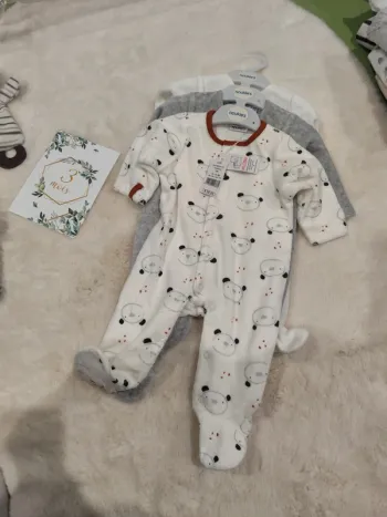 Lot de 3 pyjamas velours Noukies 3 mois neufs
