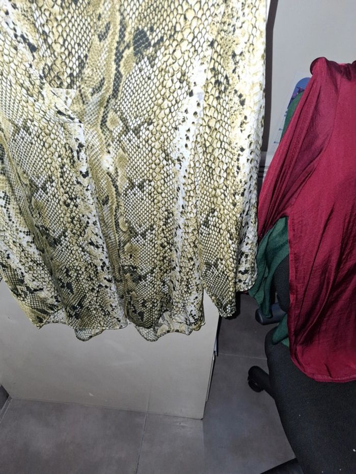 Stradivarius jolie blouse motif serpent 38.40 - photo numéro 4