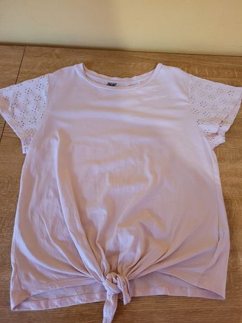 Tee shirt avec manches en broderie anglaise  10 ans