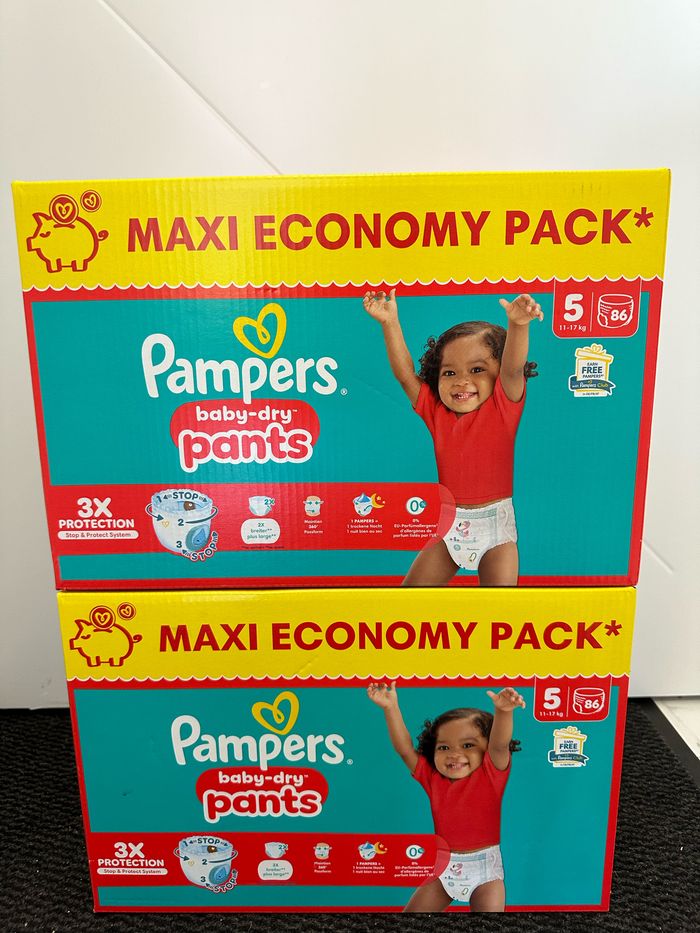 Lot de 2 cartons de couches culottes  Pampers T5