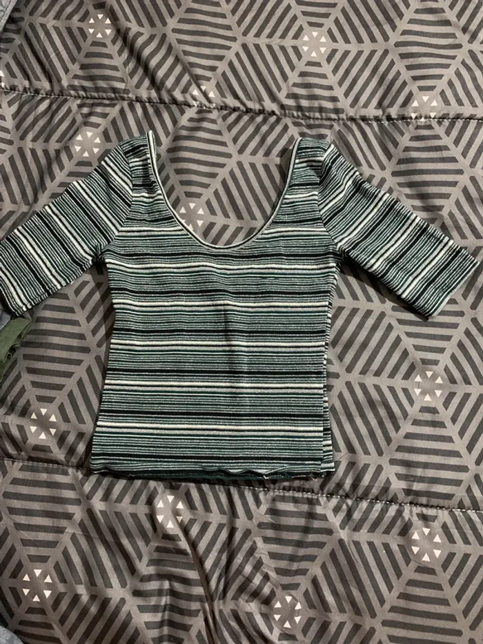 Croc top pull & Bear