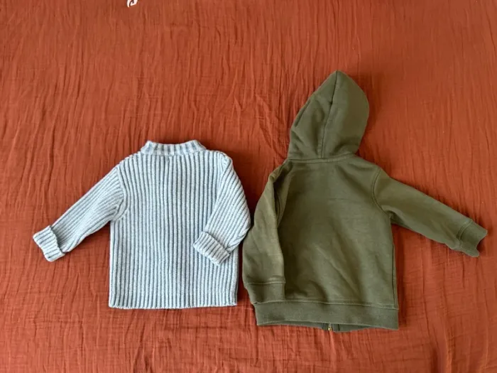 Lot 2 gilets taille 12 mois - photo numéro 2