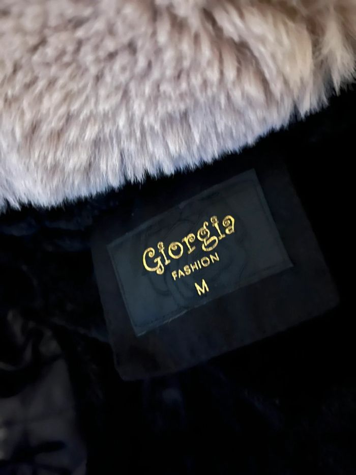 Manteau noir épais court à capuche avec fausse fourrure - photo numéro 14