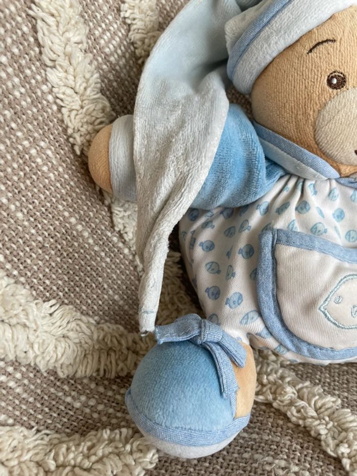 Peluche doudou boule 17cm Kaloo ours blanc et bleu très bon état - photo numéro 2