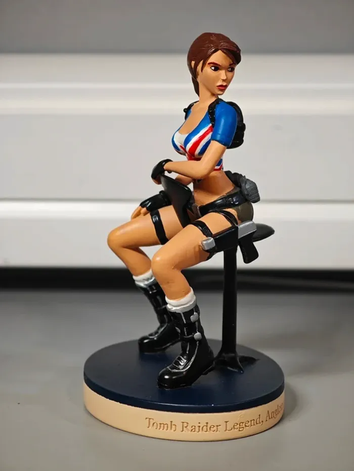 Figurine Tomb Raider Legend : Lara Croft Angleterre 12cm Core Design - photo numéro 2
