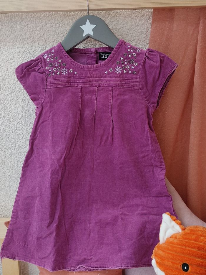 Robe en velours avec broderie - Violette - 23 mois - Très bon état - Tout compte fait - photo numéro 2