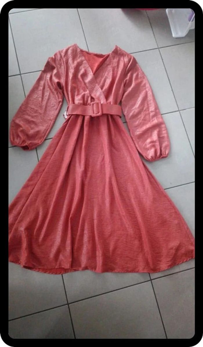 🌸 NEUF robe corail légèrement pailletée - photo numéro 2