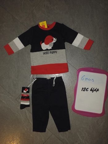 ensemble taille 6 mois neuf