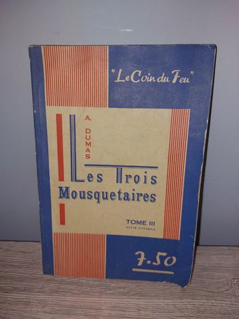 Ancien livre les trois mousquetaires