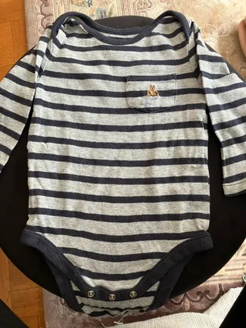 Body manche longue baby gap 6-12 mois