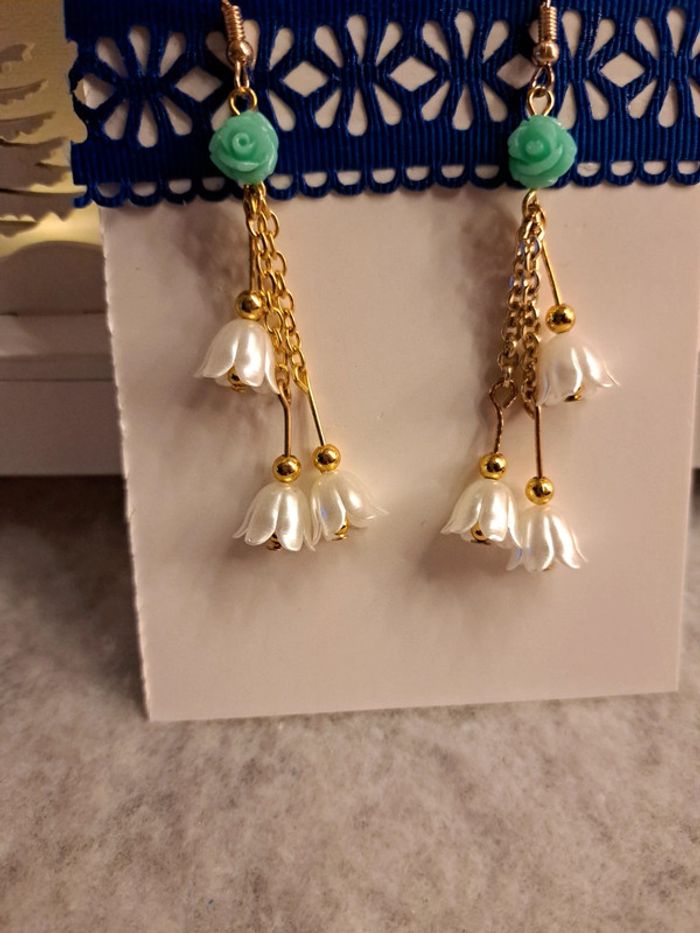 Boucles d'oreilles pendante blanches et vert lagon - photo numéro 5