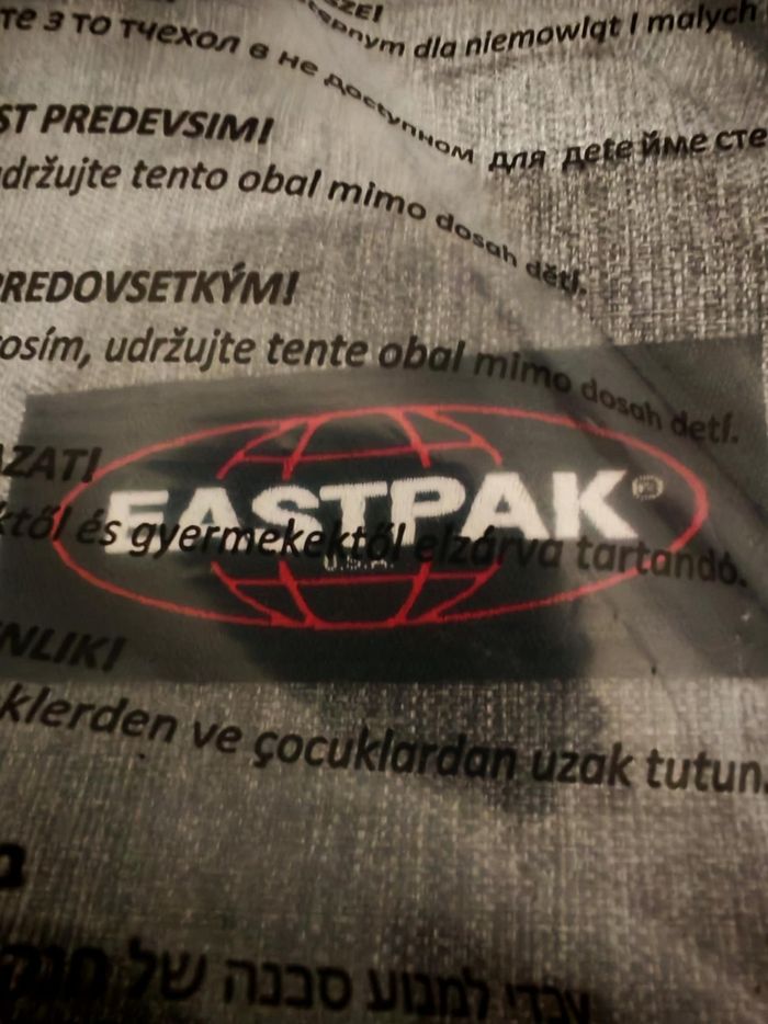 Sac a dos et 2 trousse Eastpak - photo numéro 5