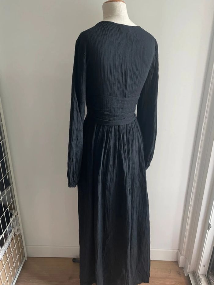 Robe longue fluide en gaze de coton noire signée Cinta Bali. - photo numéro 2