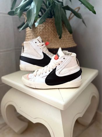 Nike montante - 100% cuir - blanche/noir - en très bon état - pointure 37,5