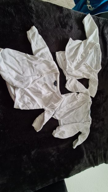 Lot de gilets/brassières naissance