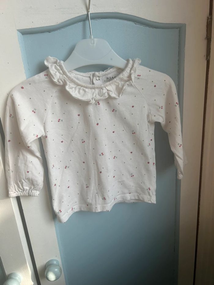 Haut blanc , fleurs col dentelle , 9 mois