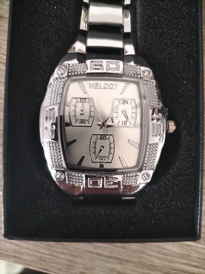 Montre neuve - photo numéro 2