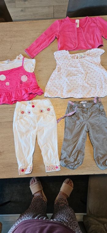 2 ensembles filles + 1 gilet printemps/été, 18 mois, bon etat