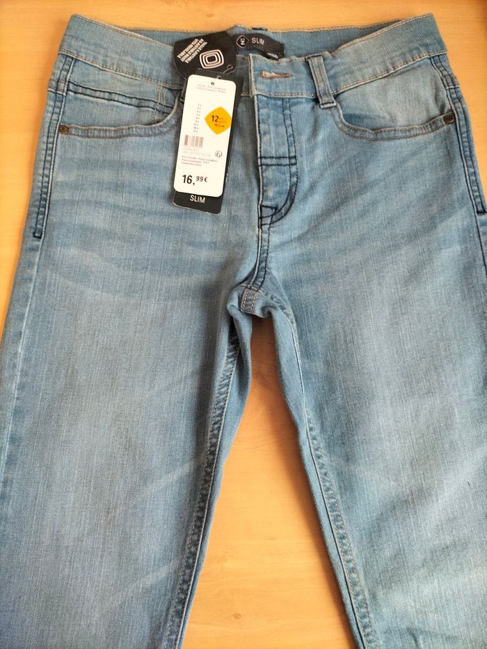 JEANS clair Slim 12 ans Neuf avec étiquette