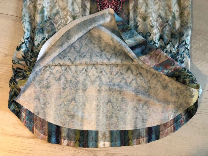AN72:Blouse imprimée et strass TL (44/46) NEUVE - photo numéro 9