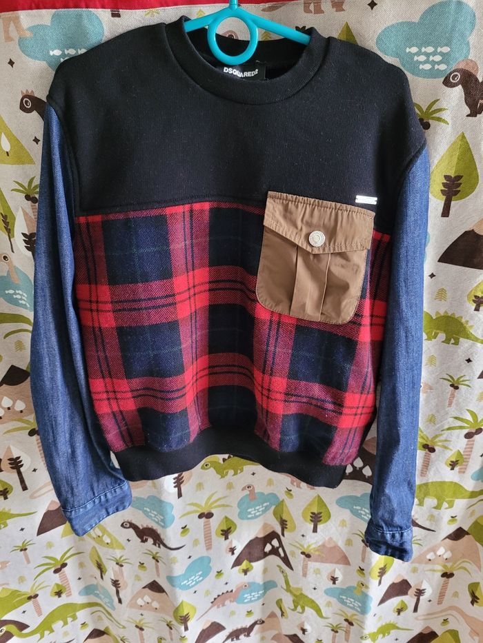 pull desquared2 petit 10ans convient à un 8/9ans (20e)