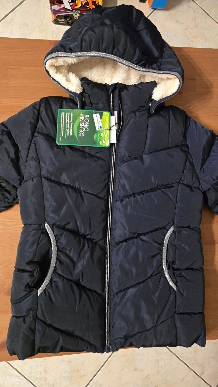 NEUVE (non portée) 🏷😍🥰🩷superbe DOUDOUNE CHAUDE (automne/hiver) 8 ANS fille 🩷🩷😍👌👌 - photo numéro 2