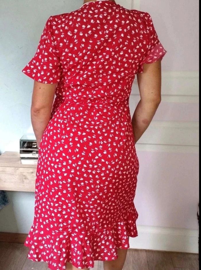Robe  Only  S neuve étiquetée rouge  fleurie  portefeuille  volantée - photo numéro 4