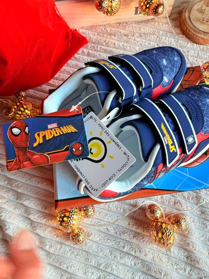 Basket Spiderman lumineux - photo numéro 6