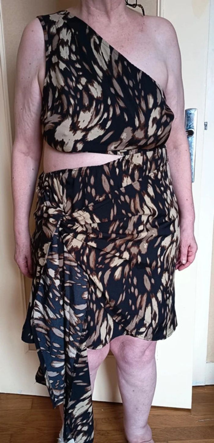 robe courte . Marque shein.
