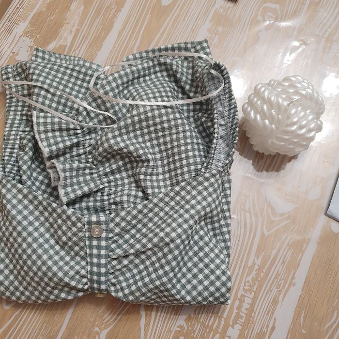 Très joli hait en vichy blanc et vert olive Taille XL Cache cache - photo numéro 7