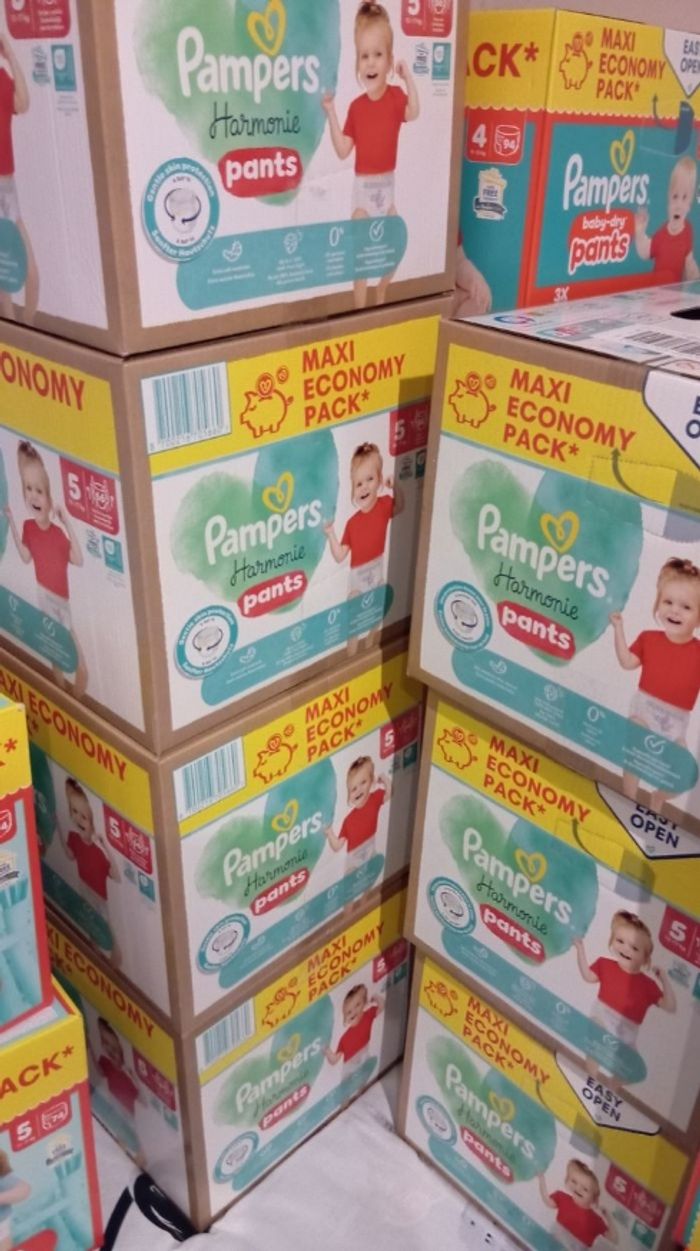 Pampers toute taille neuf jamais ouvert - photo numéro 5