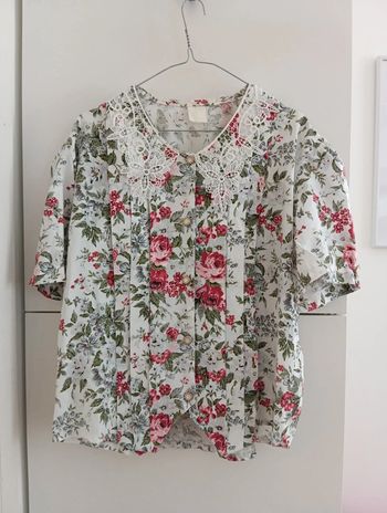 Chemise vintage fleurie col dentelle