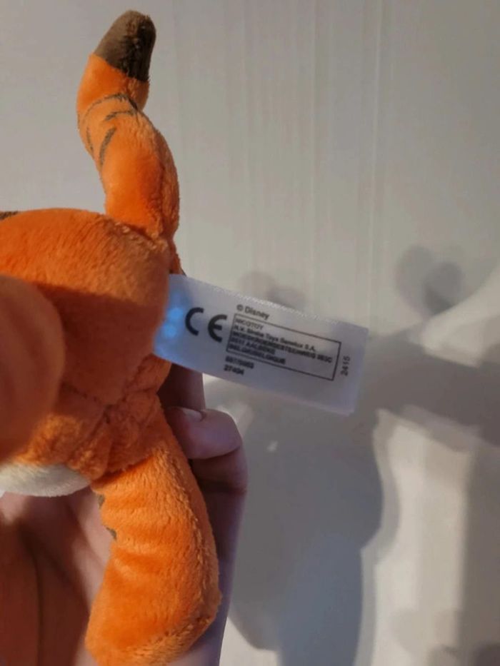 Petite  peluche disney  tigrou - photo numéro 3