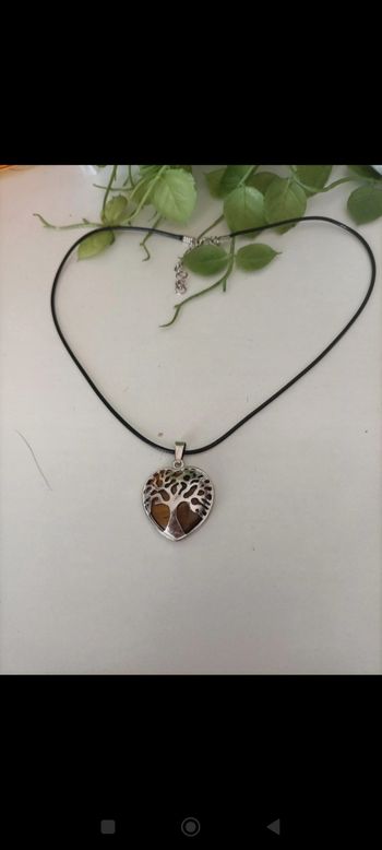 Magnifique collier argenté