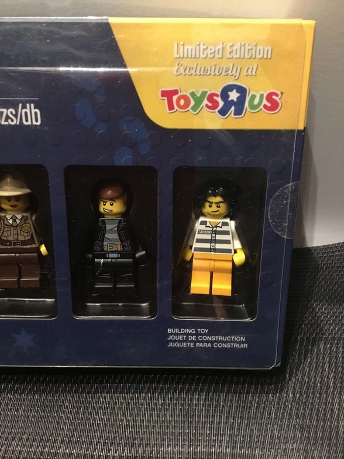 Lego officiel coffret Policiers et voleurs 4 mini figurines collection édition limitée Toysrus - photo numéro 3