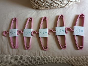 Lot de 30 cintres enfant / bébé neufs