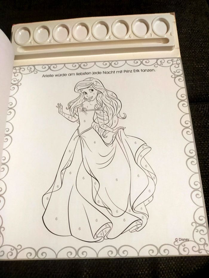 Livre de princesses a peindre ou colorier neuf - photo numéro 4