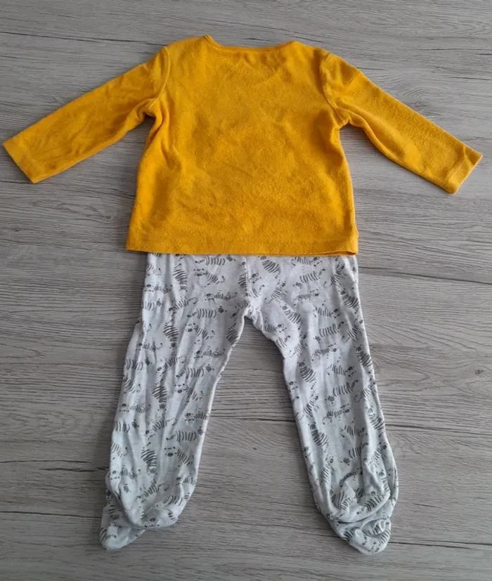 Pyjama 2 pièces bébé 12 mois - photo numéro 2