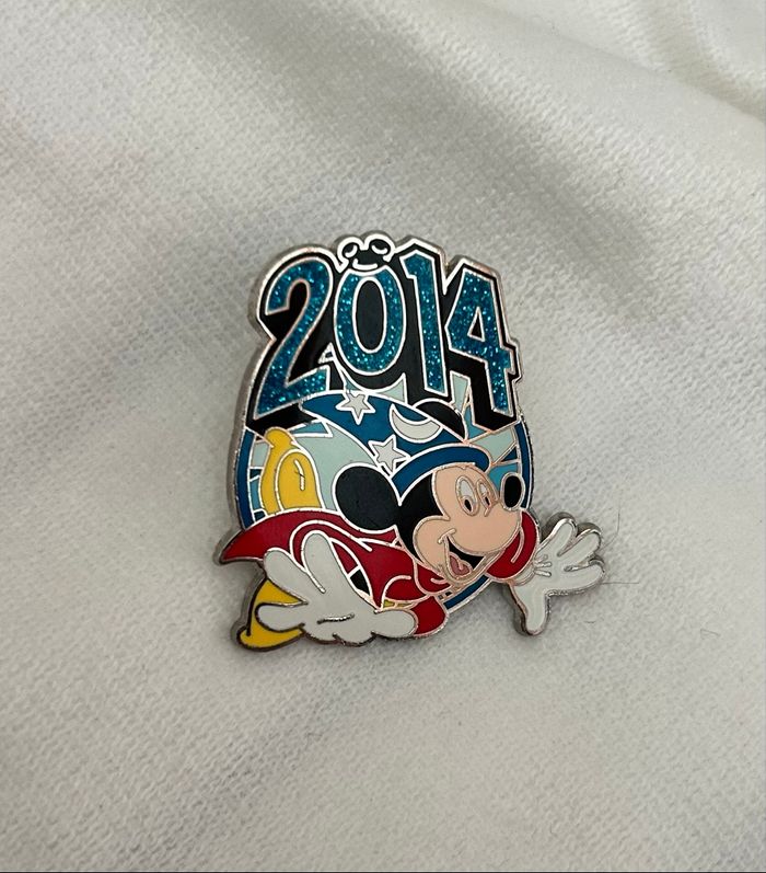 Pin’s Officiel Disneyland Paris Mickey 2014
