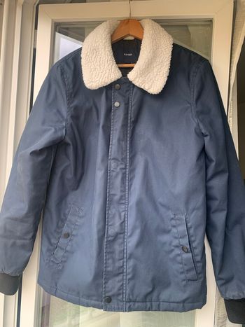 Manteau veste kiabi bleu col à fourrure blanche intérieur matelassé