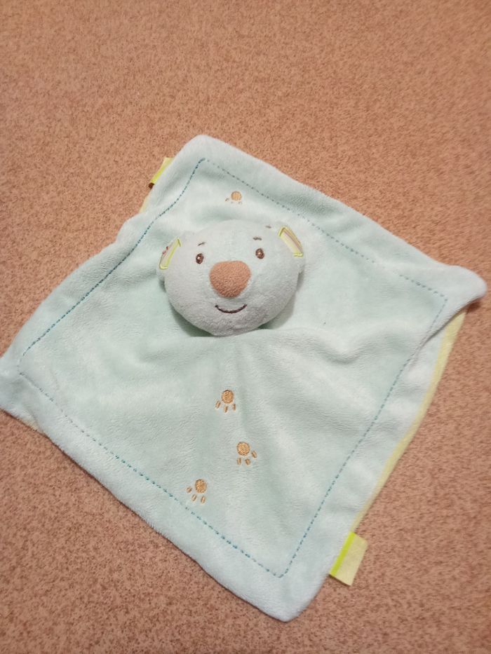 Doudou mouchoir carré bleu ciel, vert anis tête ours, chien, broderies pattes, infiniment zen, marque u tout petit