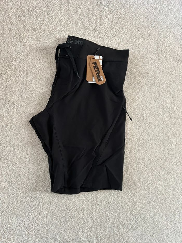 Short IXS - photo numéro 3